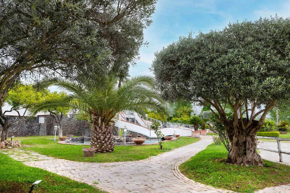 I giardini immersi nel verde di Tenuta Bergamasco